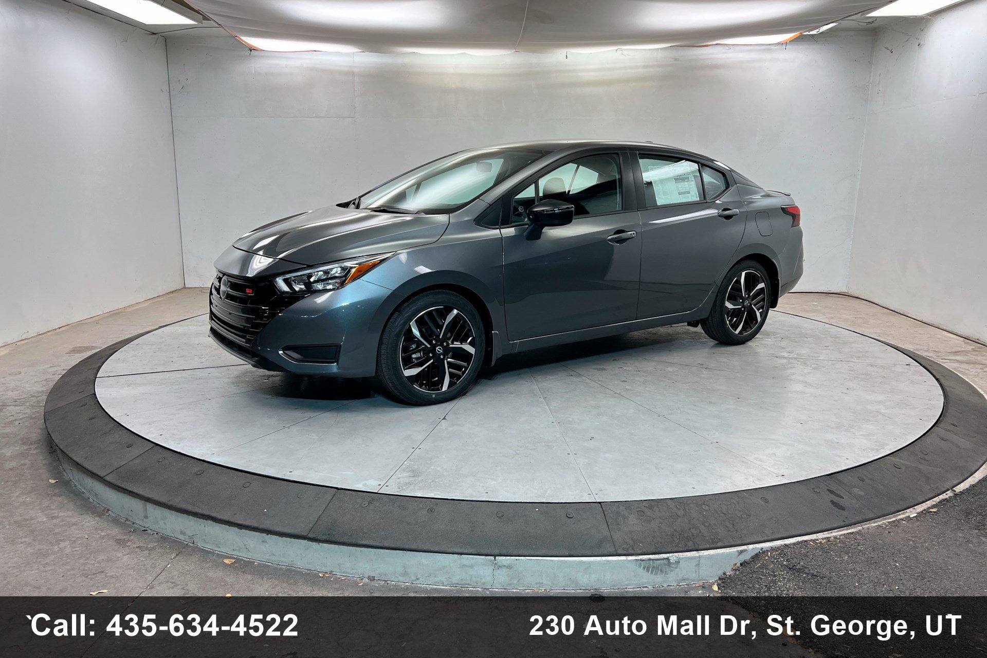 2025 Nissan Versa Sedan SR's photo