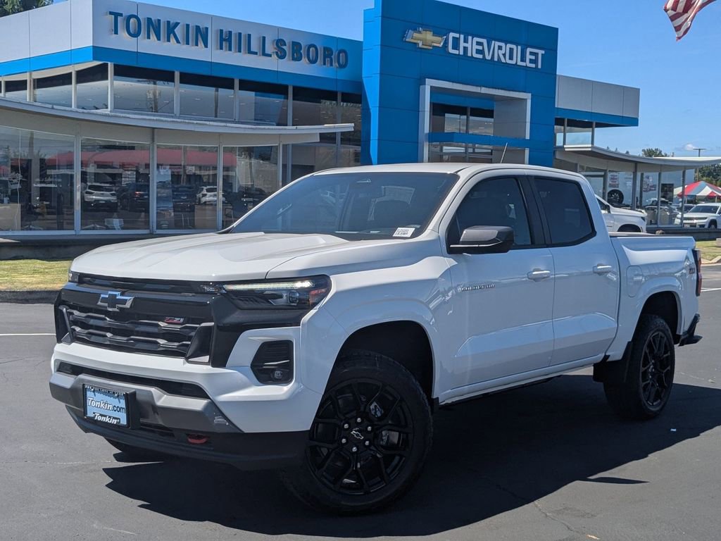 2025 Chevrolet Colorado Z71 photo 2