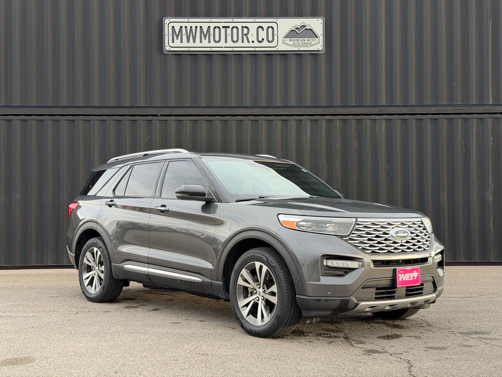 2020 Ford Explorer Platinum's photo