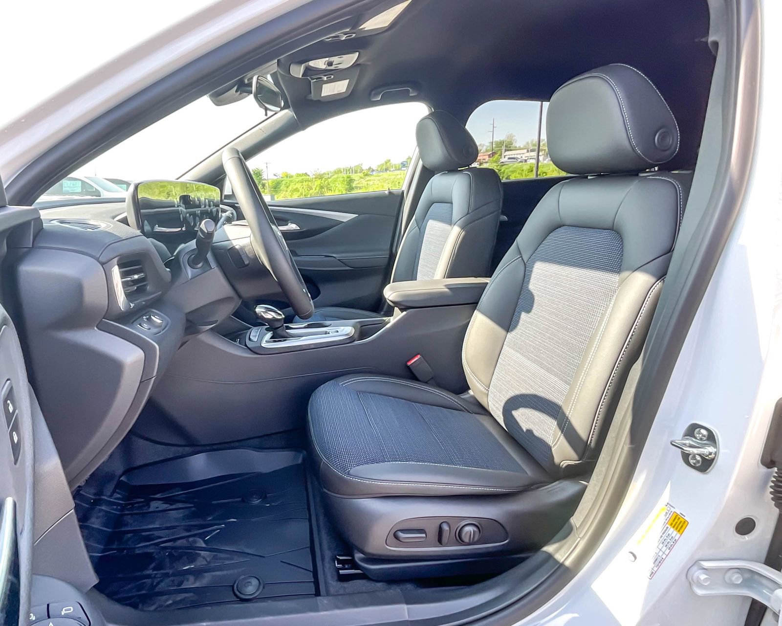 2025 Buick Envista Preferred photo 10