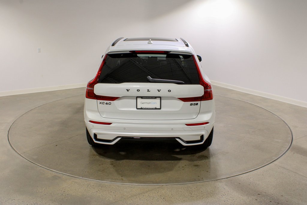 2026 Volvo XC60 B5 Black Edition photo 3