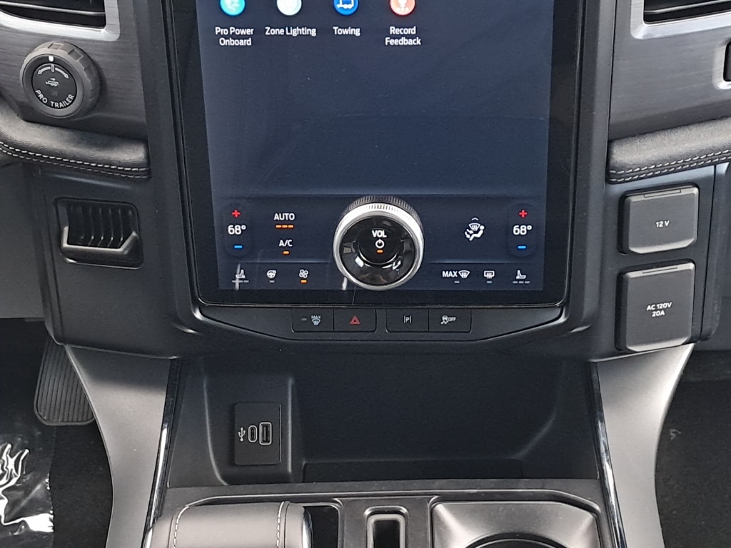 2025 Ford F-150 Lightning photo 18