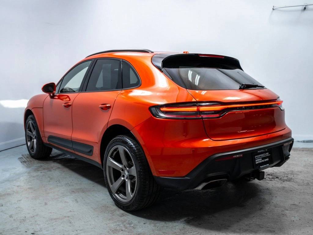 2025 Porsche Macan photo 3