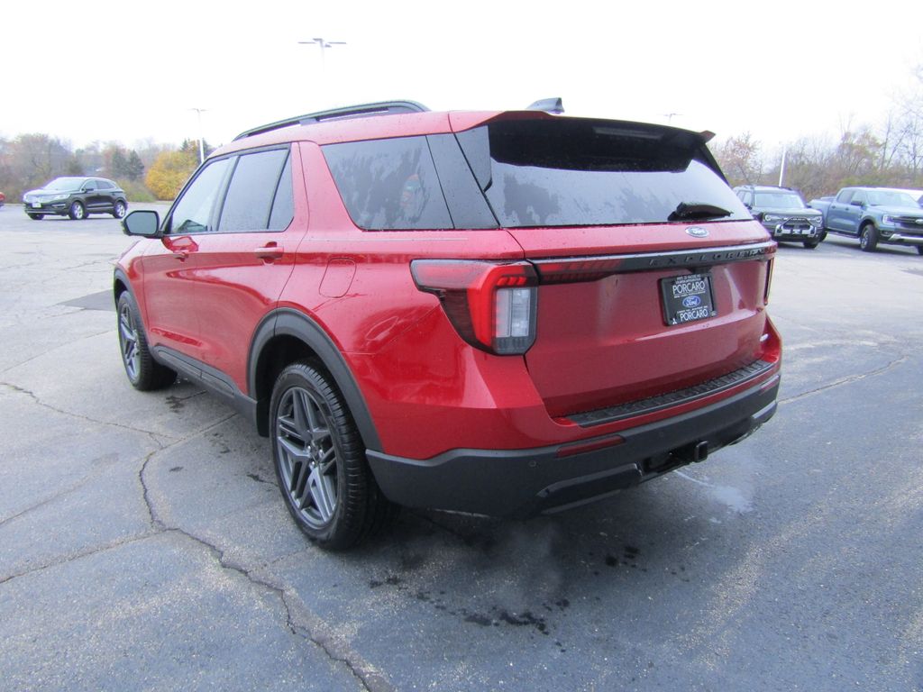 2025 Ford Explorer ST-Line photo 2