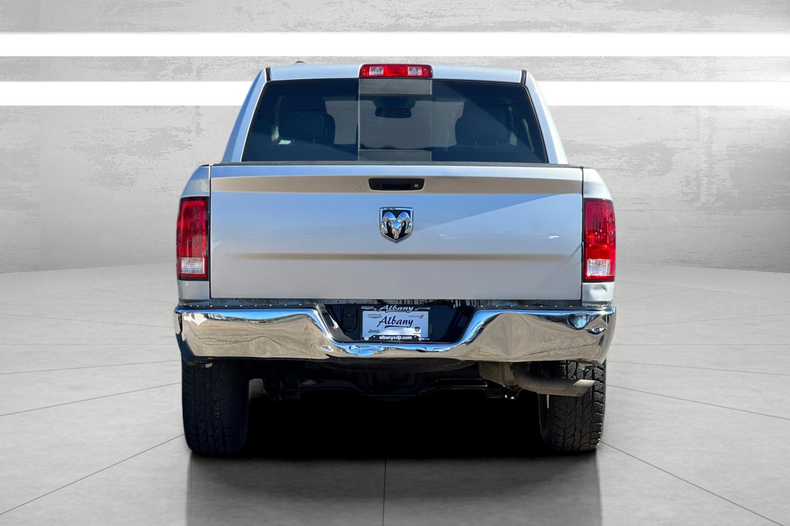 2018 Ram 1500 SLT photo 4