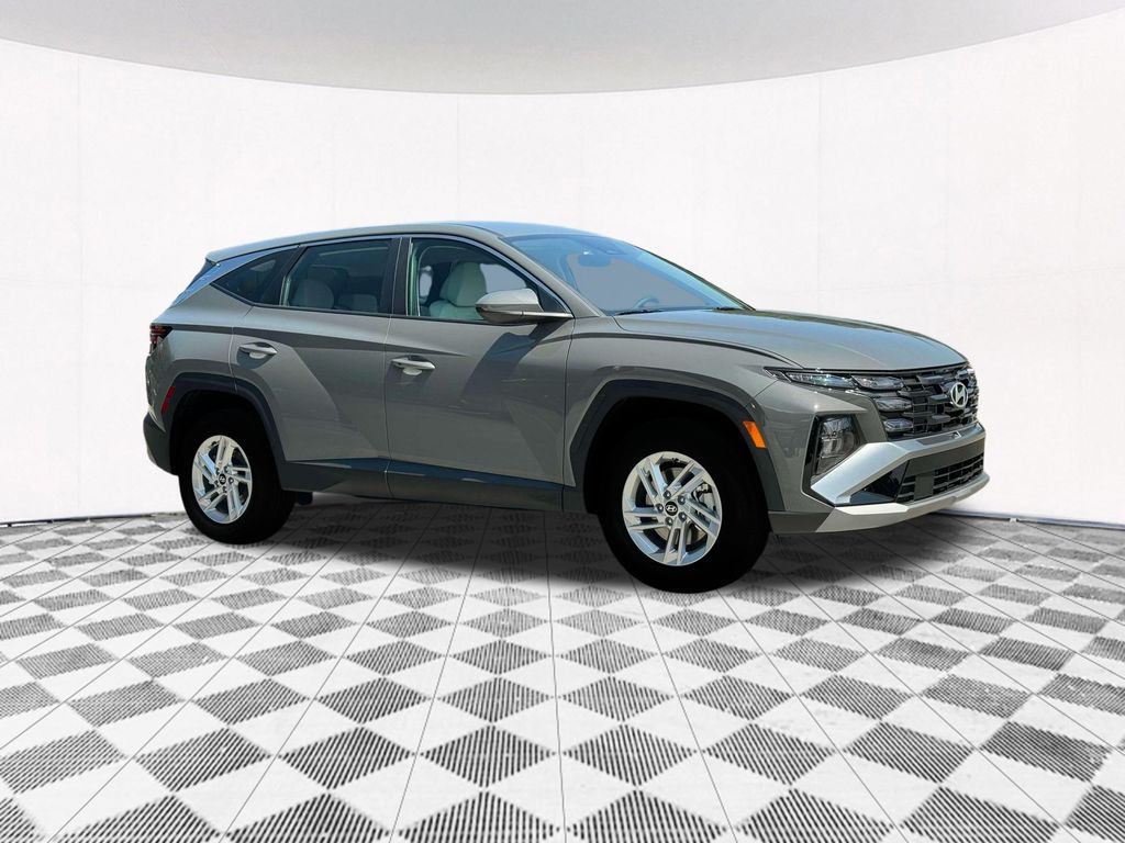 2025 Hyundai Tucson SE photo 10
