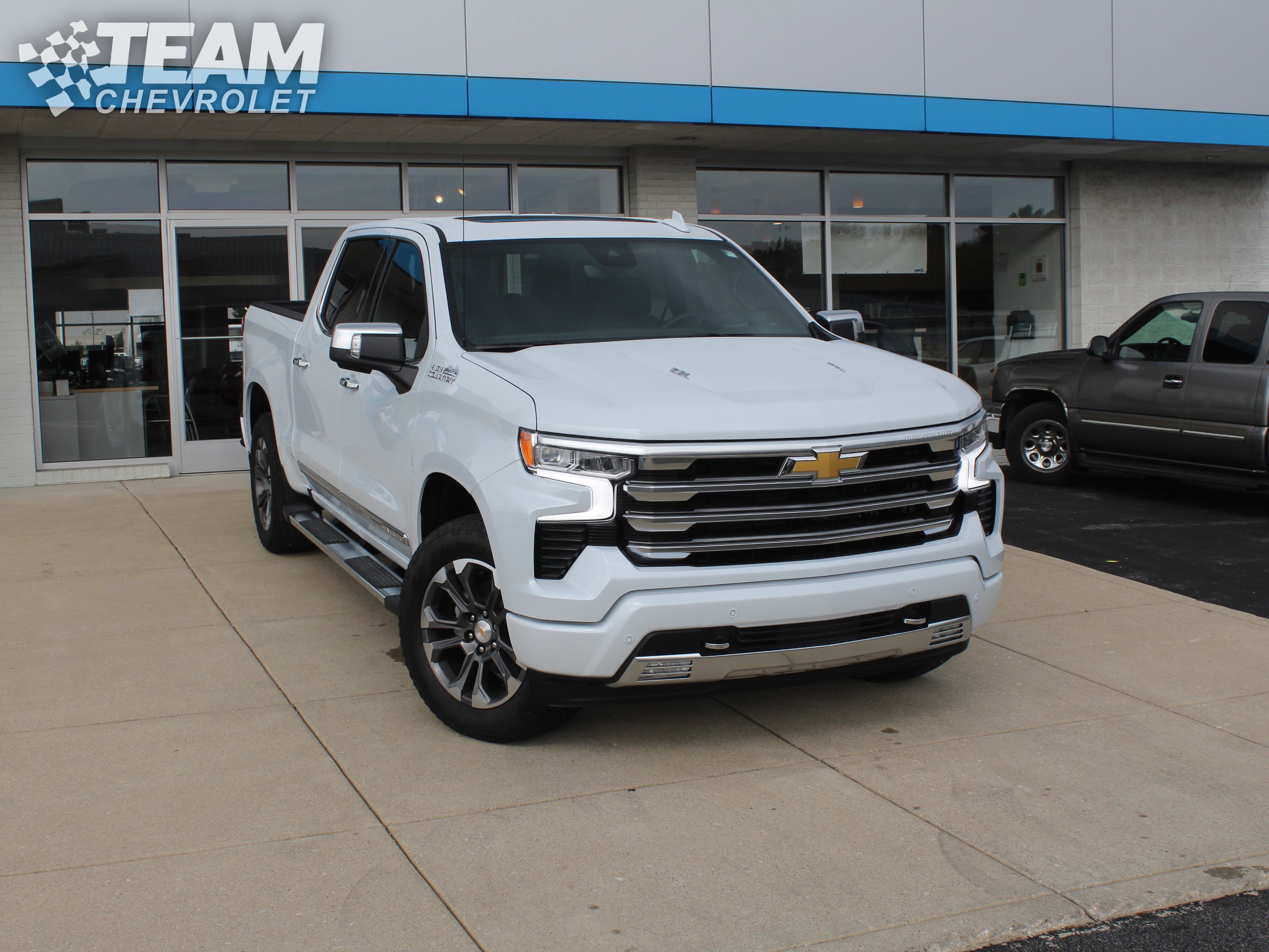 2026 Chevrolet Silverado 1500 High Country photo 2