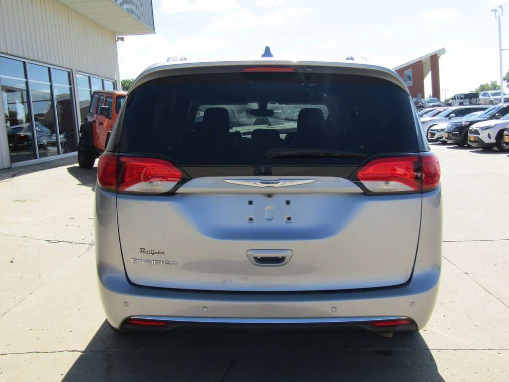 2019 Chrysler Pacifica Touring L photo 4