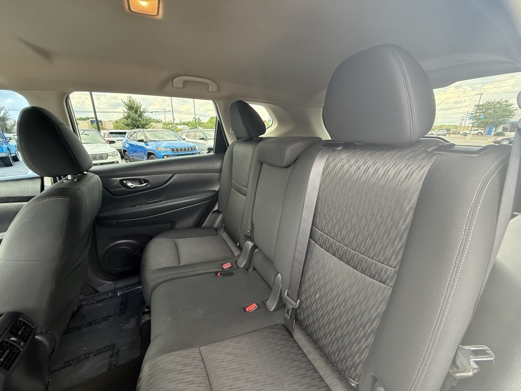 2017 Nissan Rogue SV photo 13