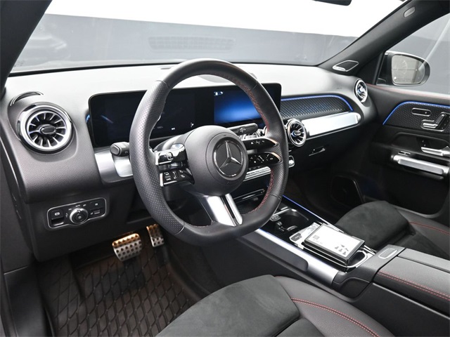 2024 Mercedes Benz GLB 250 photo 2