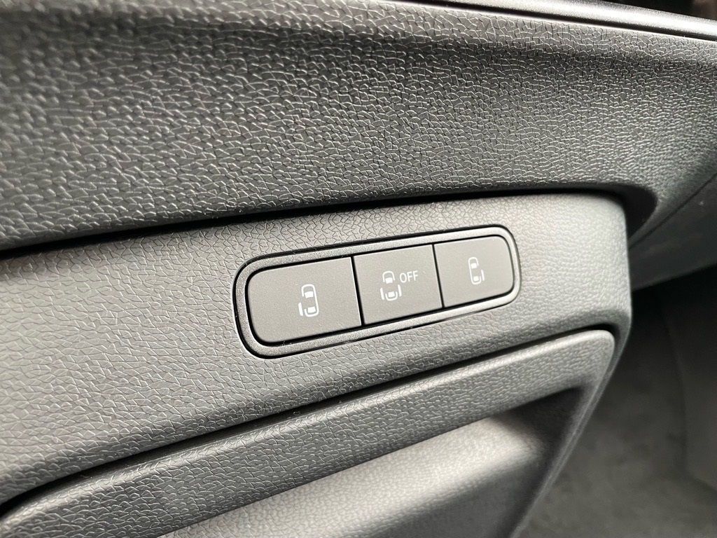 2025 Volkswagen ID. Buzz Pro Plus photo 16