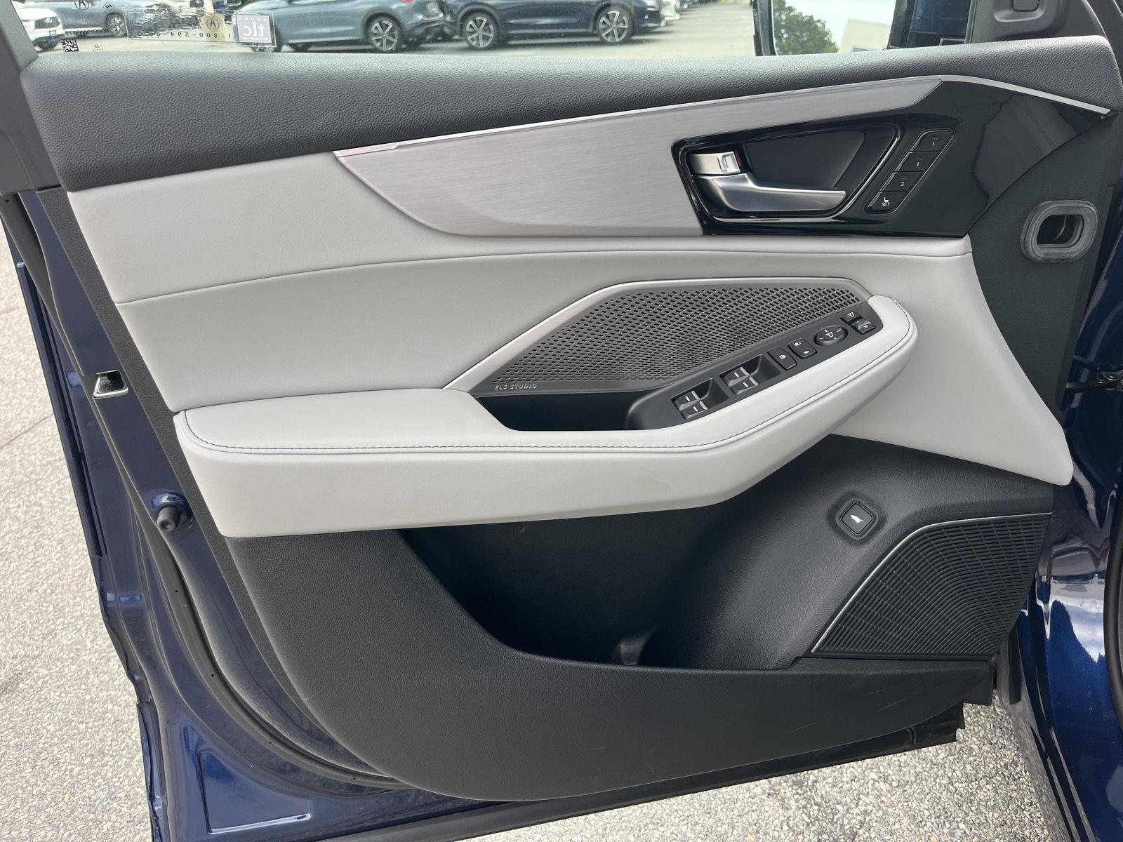 2023 Acura MDX SH-AWD Technology photo 10