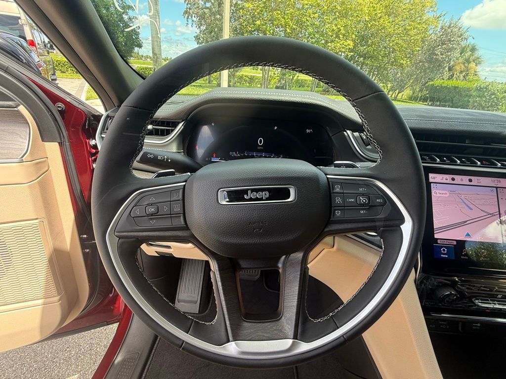 2025 Jeep Grand Cherokee Limited photo 13