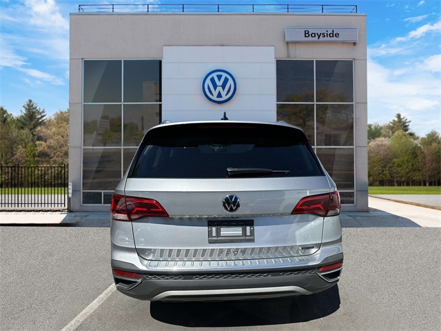 2022 Volkswagen Taos SE photo 3