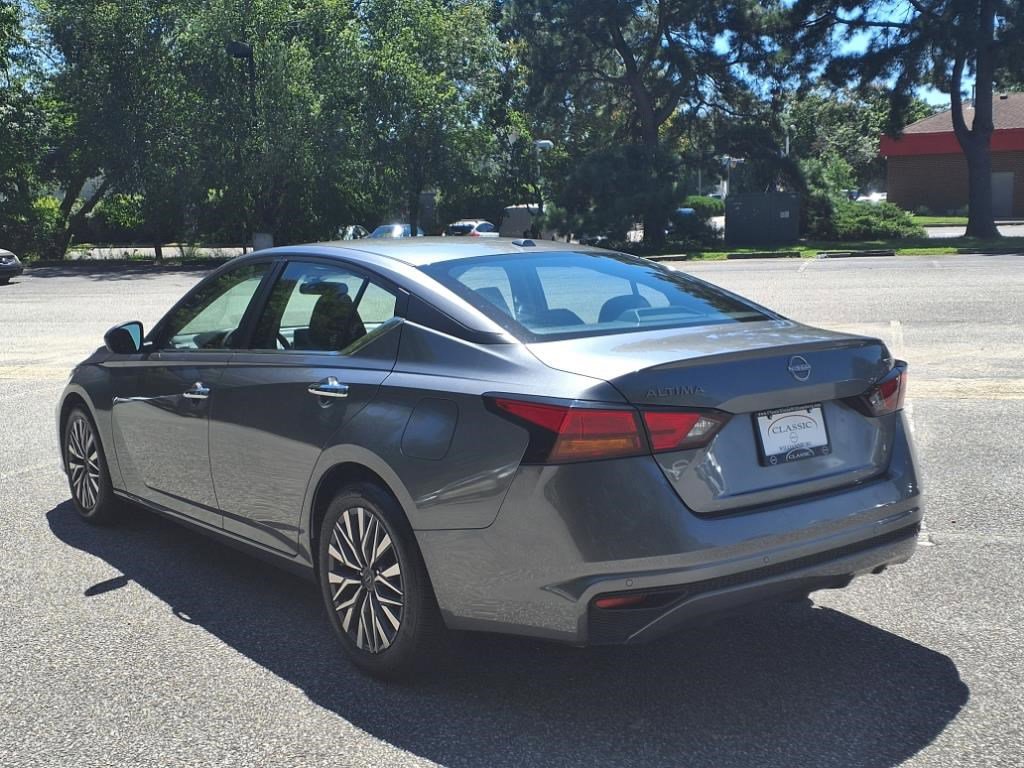 2023 Nissan Altima 2.5 SV photo 9