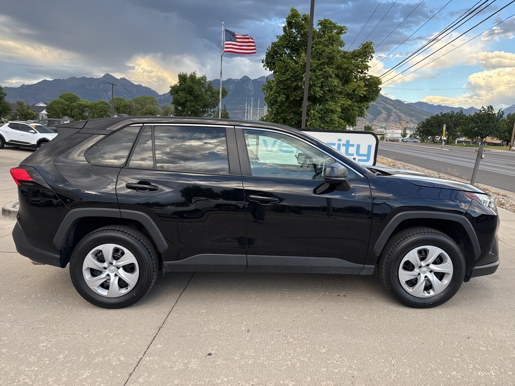 2024 Toyota RAV4 LE photo 2