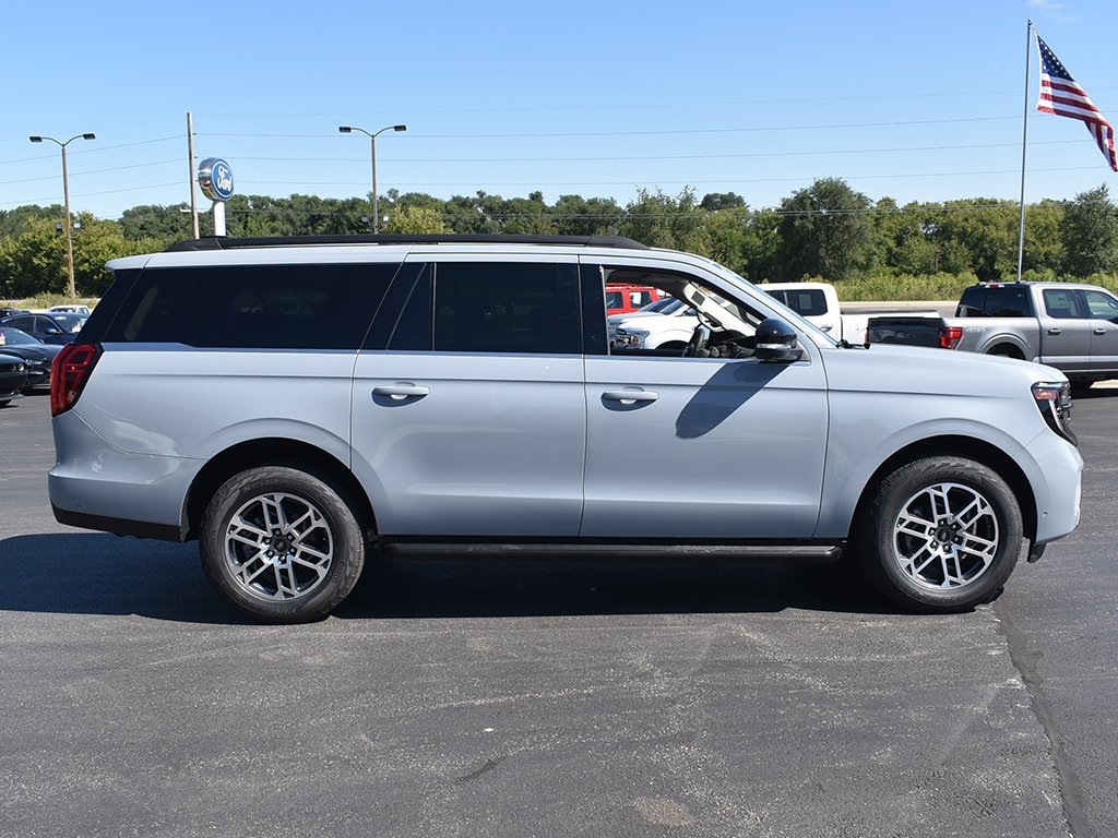 2025 Ford Expedition MAX photo 10