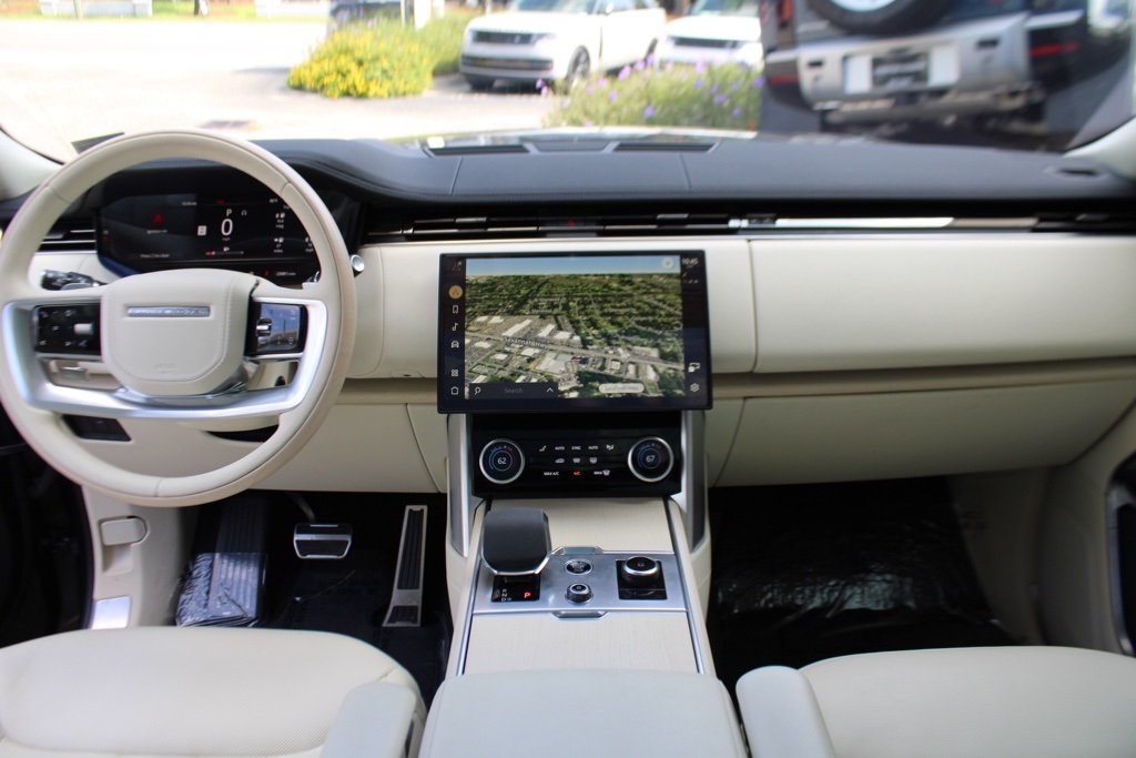 2023 Land Rover Range Rover SE photo 22