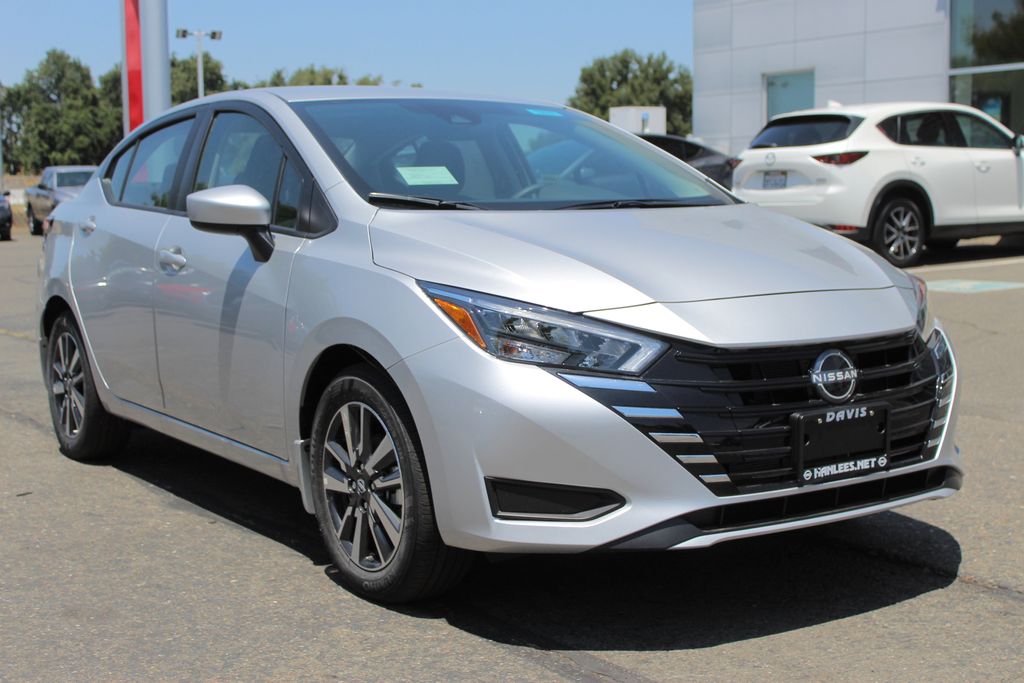 2025 Nissan Versa SV photo 4