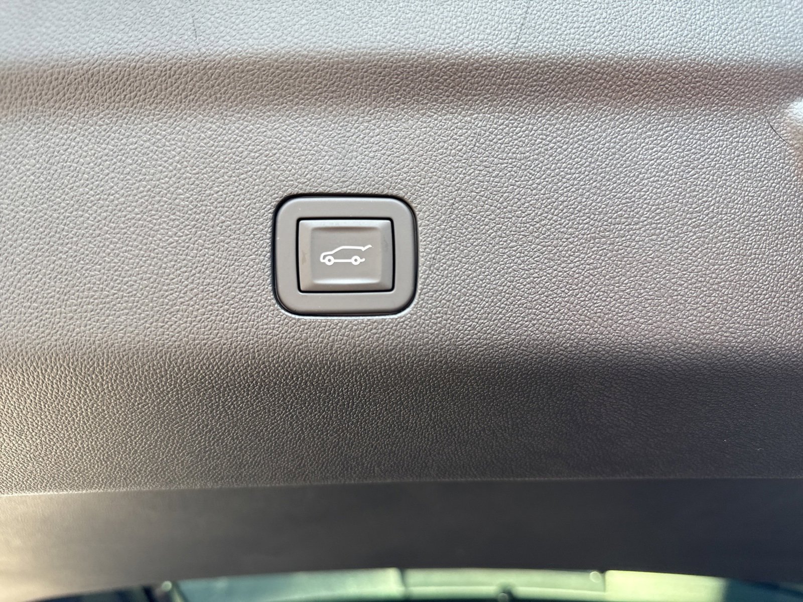 2025 Chevrolet Suburban Premier photo 12
