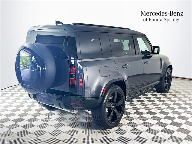 2025 Land Rover Defender 110 X-Dynamic SE photo 6