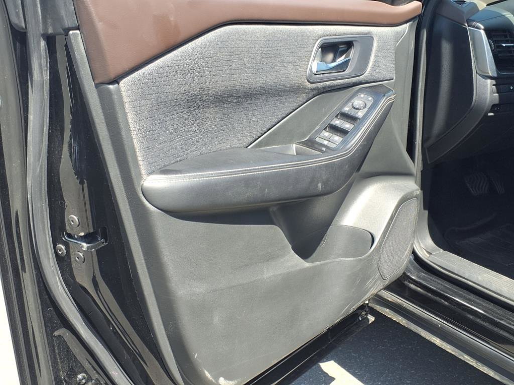 2021 Nissan Rogue SV photo 4