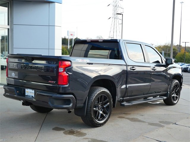 2023 Chevrolet Silverado RST photo 3