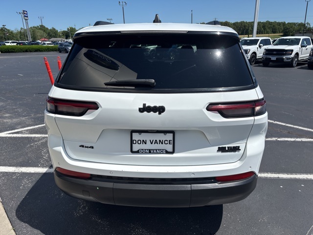 2023 Jeep Grand Cherokee Altitude photo 3