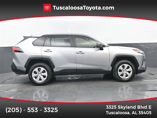 2023 Toyota RAV4 LE's photo