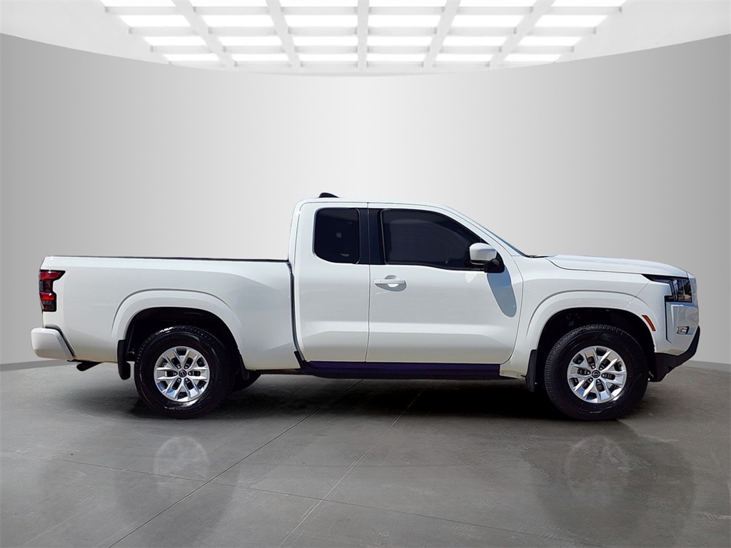 2024 Nissan Frontier SV photo 3