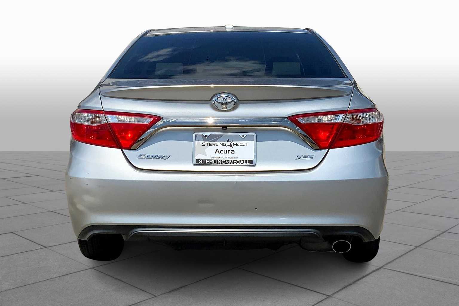2017 Toyota Camry XSE photo 4