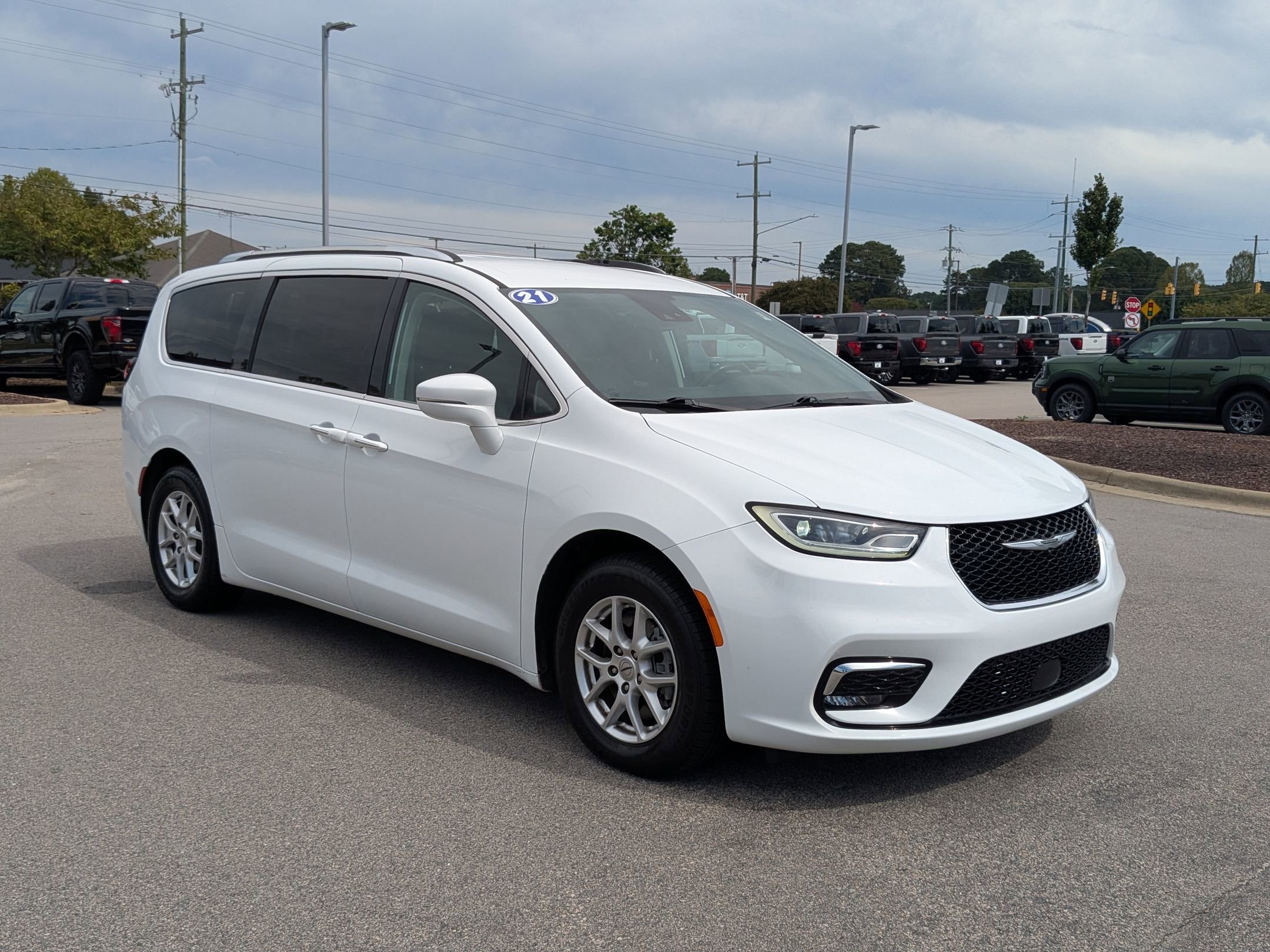 2021 Chrysler Pacifica Touring L photo 4