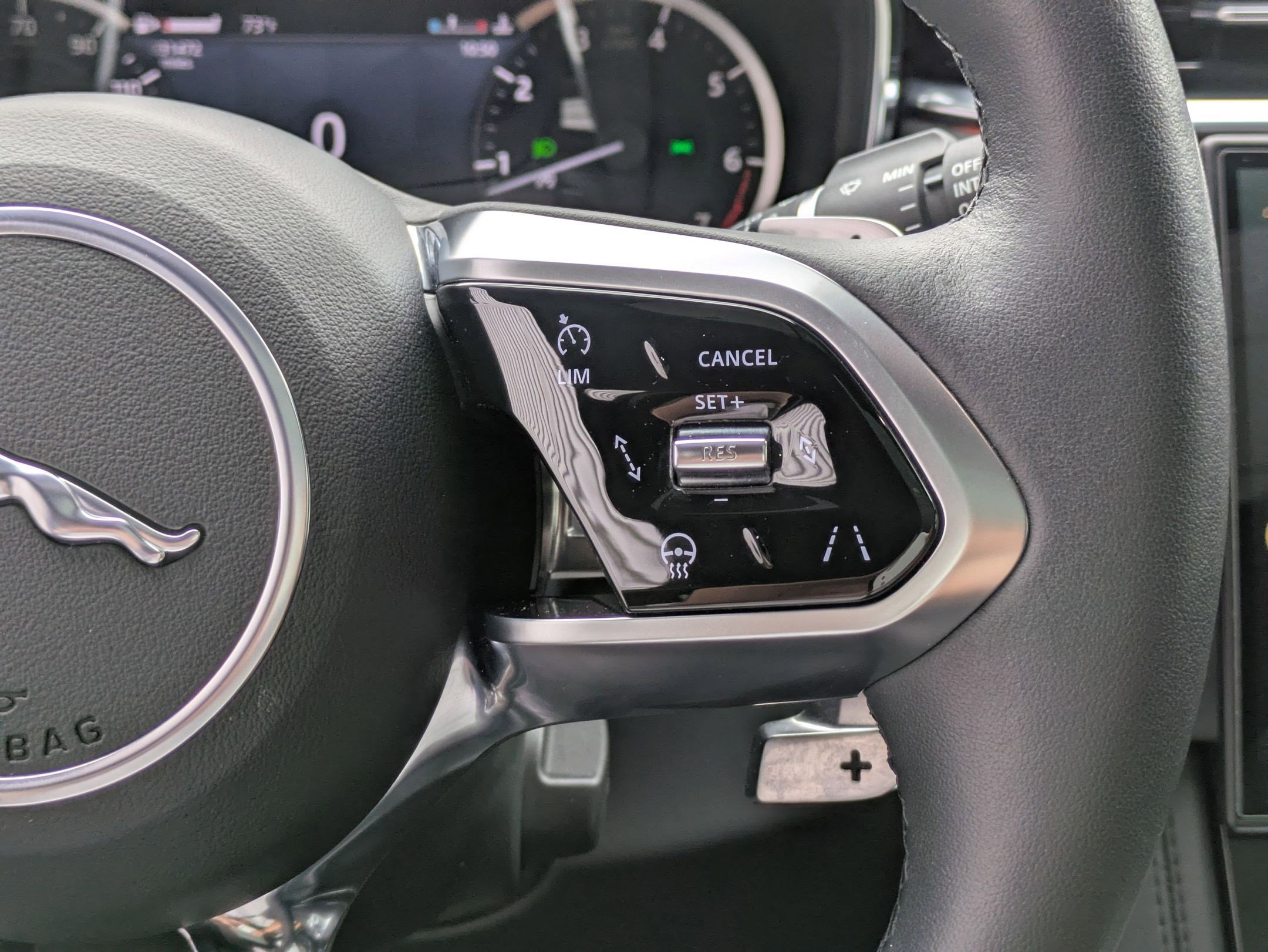 2023 Jaguar F-PACE P250 S photo 17