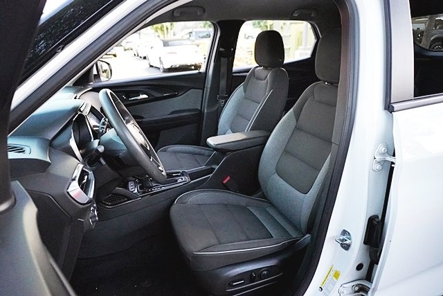 Used 2022 White Chevrolet LT image 14