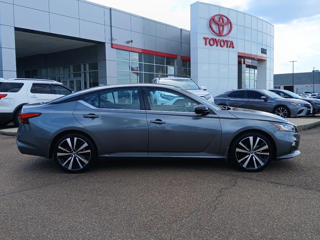 2022 Nissan Altima SR