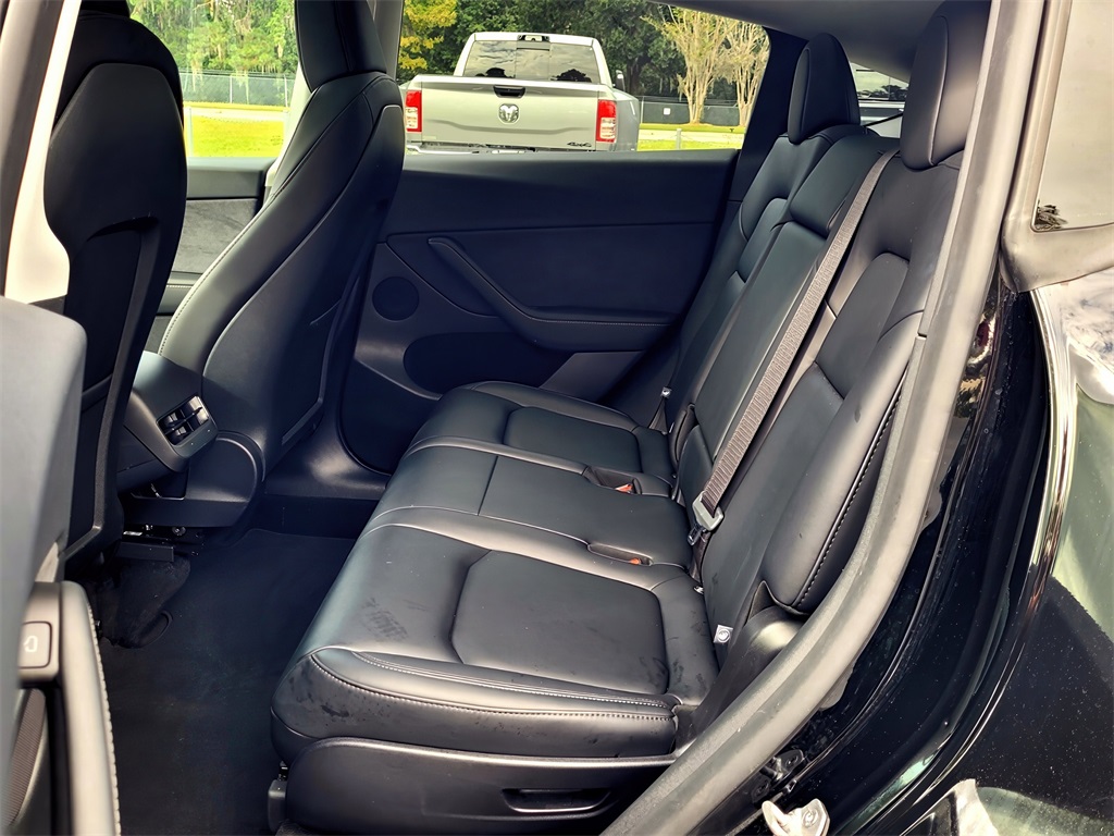 2025 Tesla Model Y Long Range photo 11