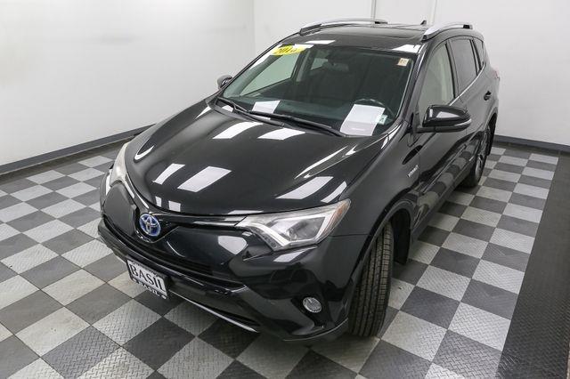 2016 Toyota RAV4 Hybrid XLE photo 3