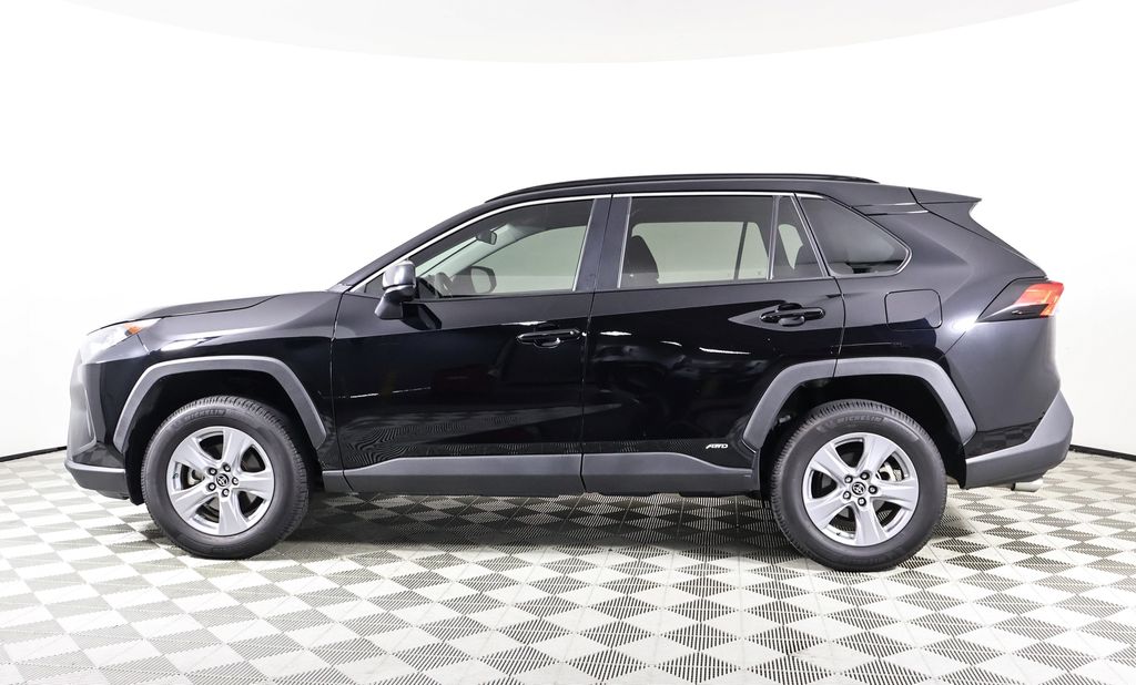2022 Toyota RAV4 Hybrid LE photo 2