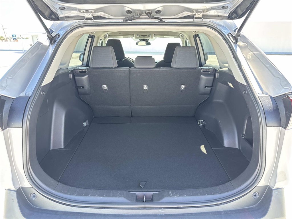 2023 Toyota RAV4 LE photo 7