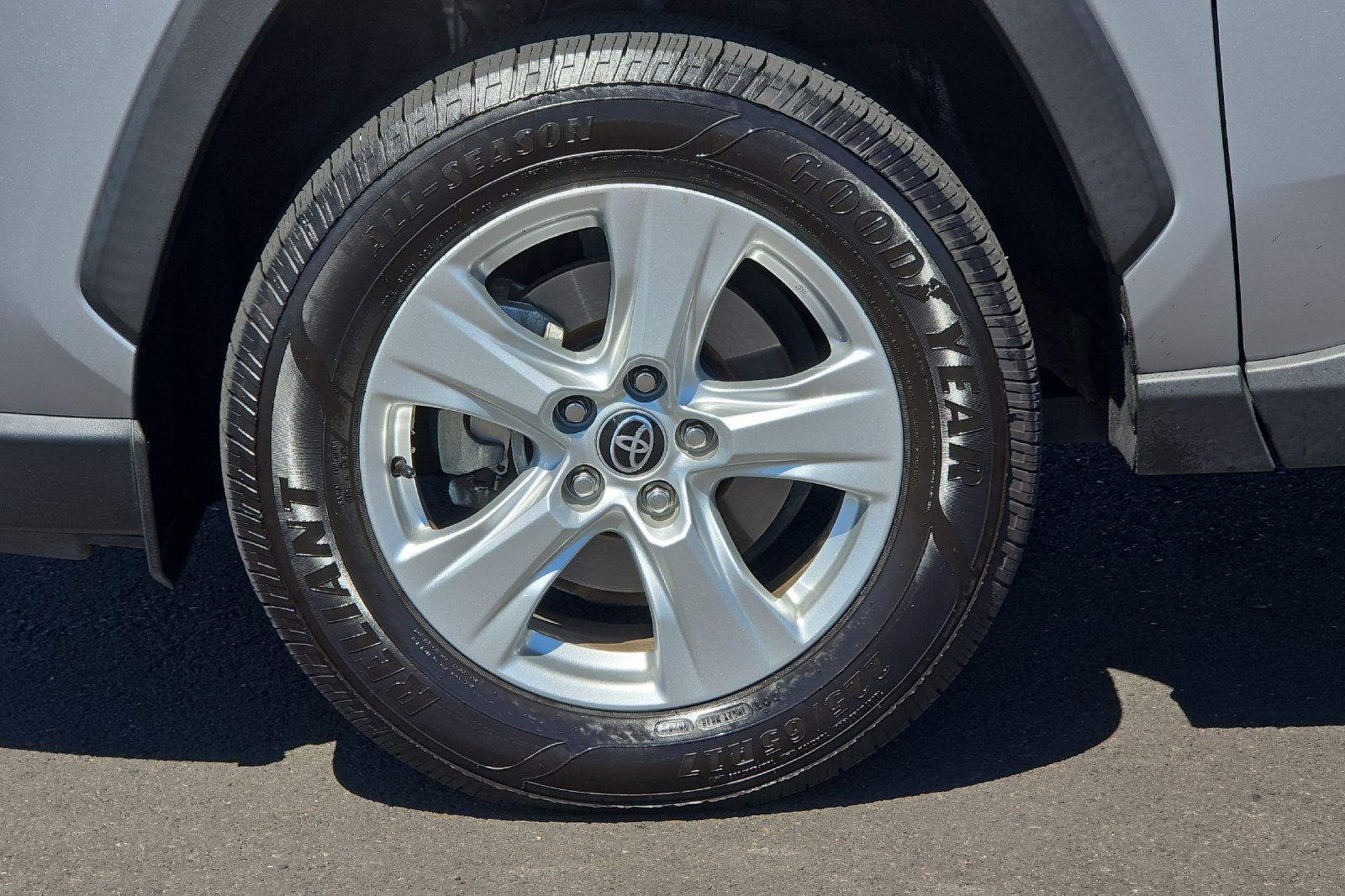 2021 Toyota RAV4 XLE photo 30