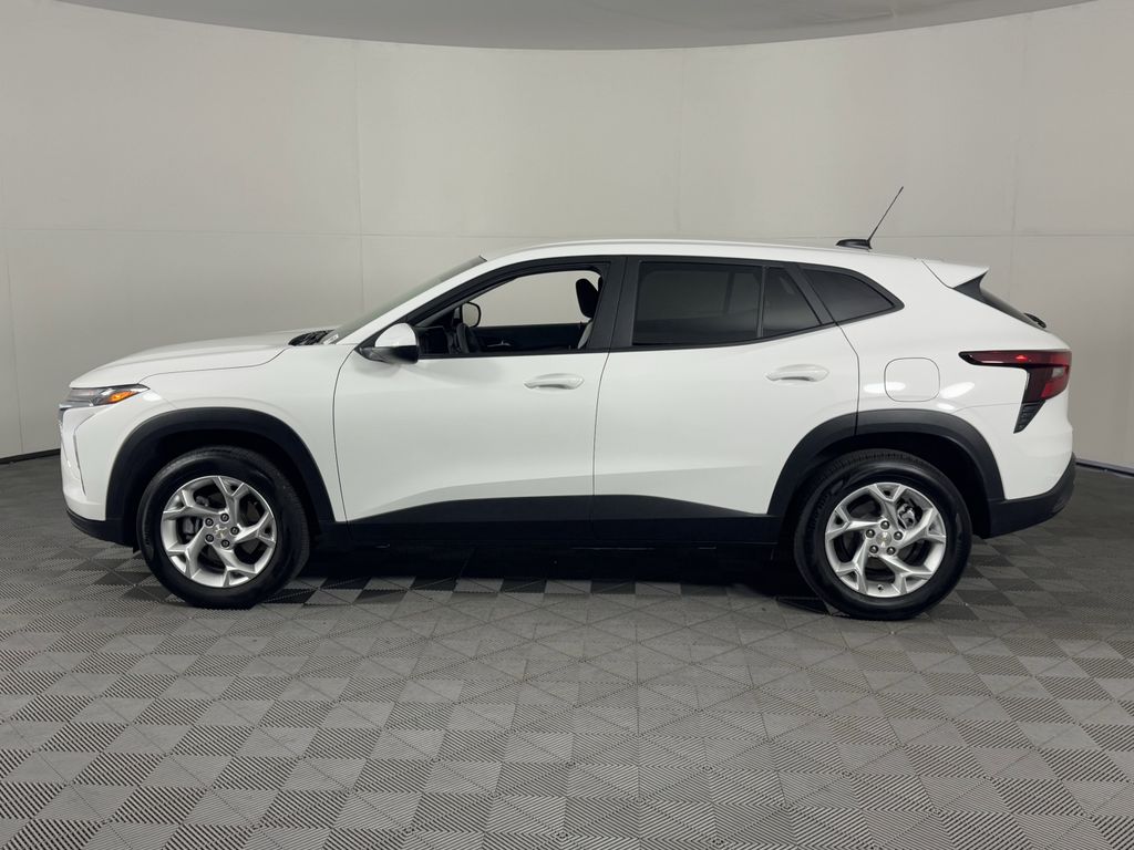 2024 Chevrolet Trax LS photo 7
