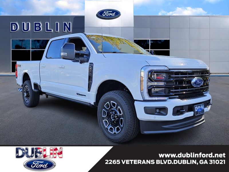 2026 Ford F-250 Super Duty Platinum's photo