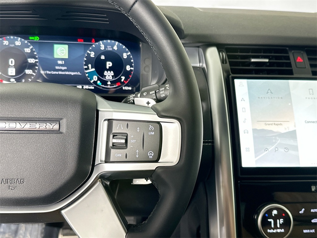 2025 Land Rover Discovery SE photo 13