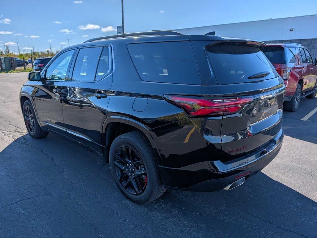 2023 Chevrolet Traverse Premier photo 2