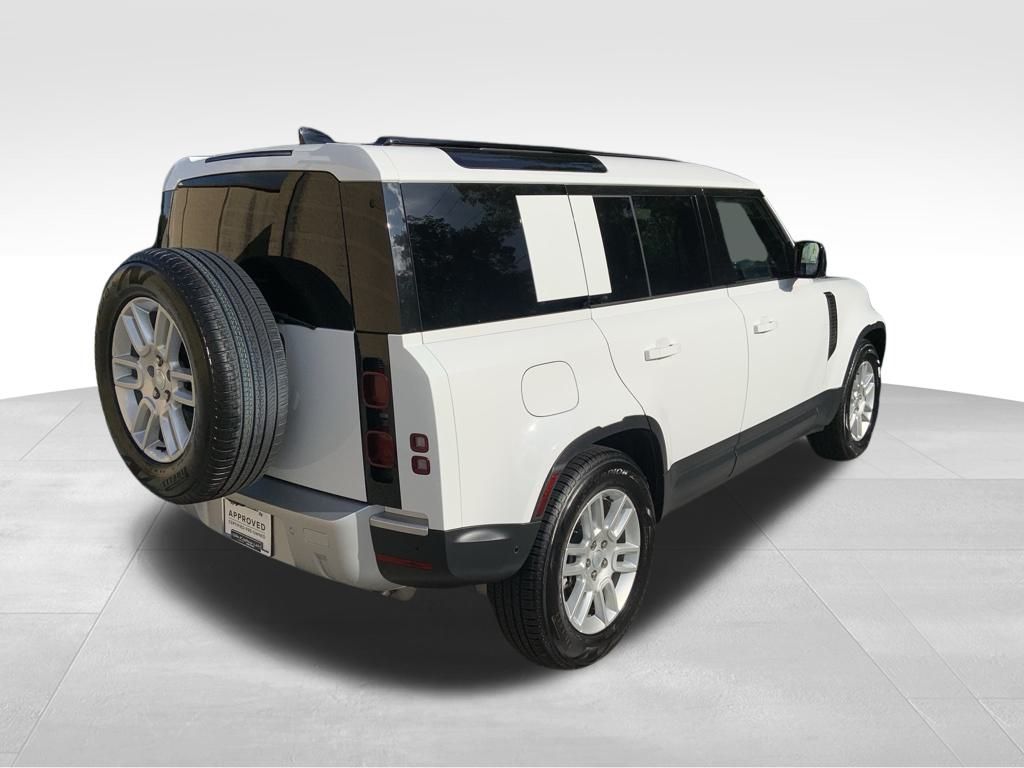 2025 Land Rover Defender 110 S photo 8
