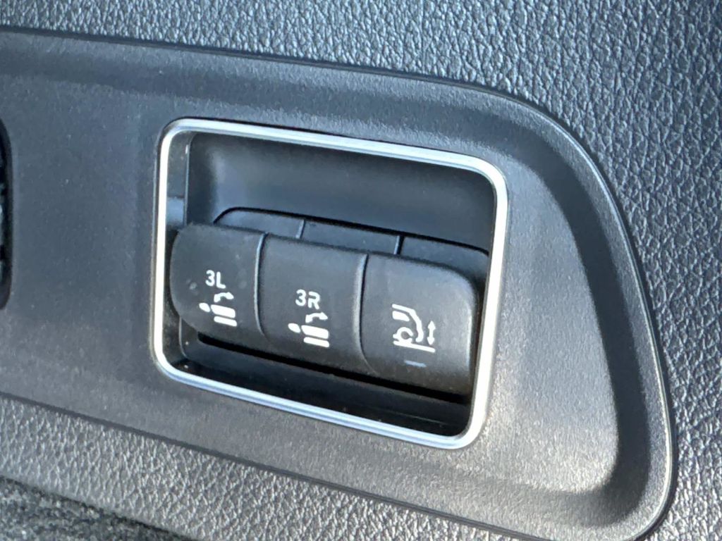 2026 Mercedes Benz GLS 450 4MATIC photo 5