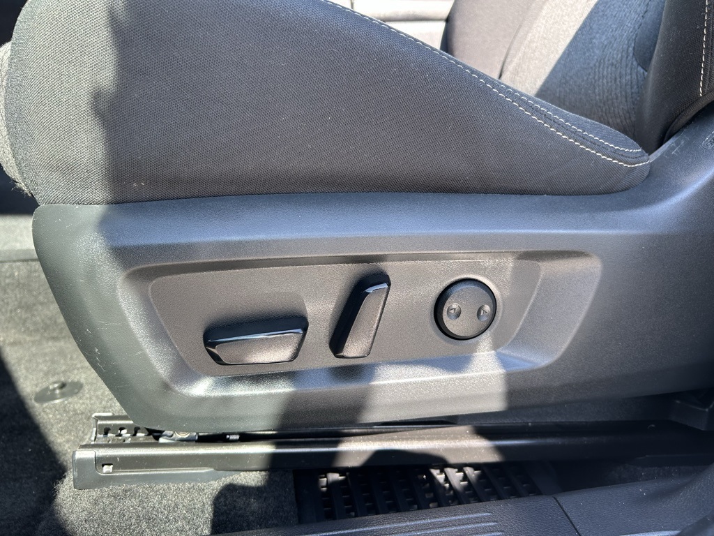 2024 Nissan Rogue SV photo 13