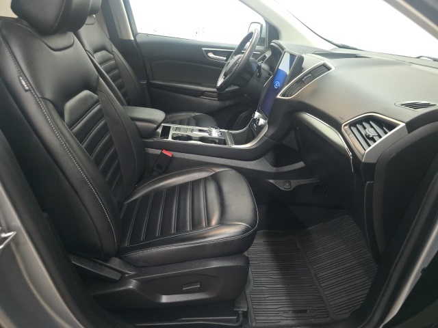 2022 Ford Edge SEL photo 3