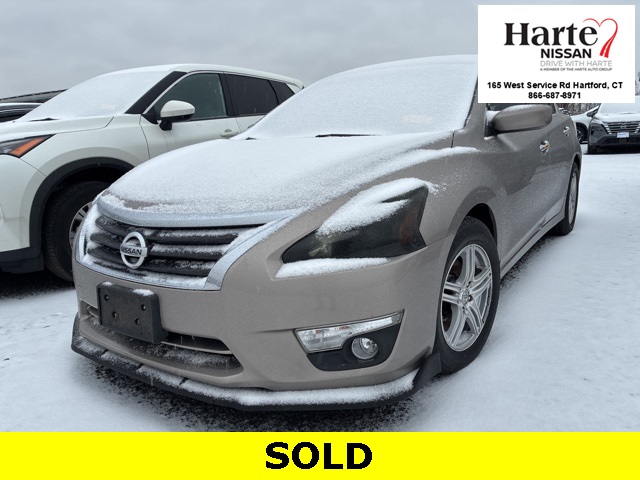 2014 Nissan Altima S's photo