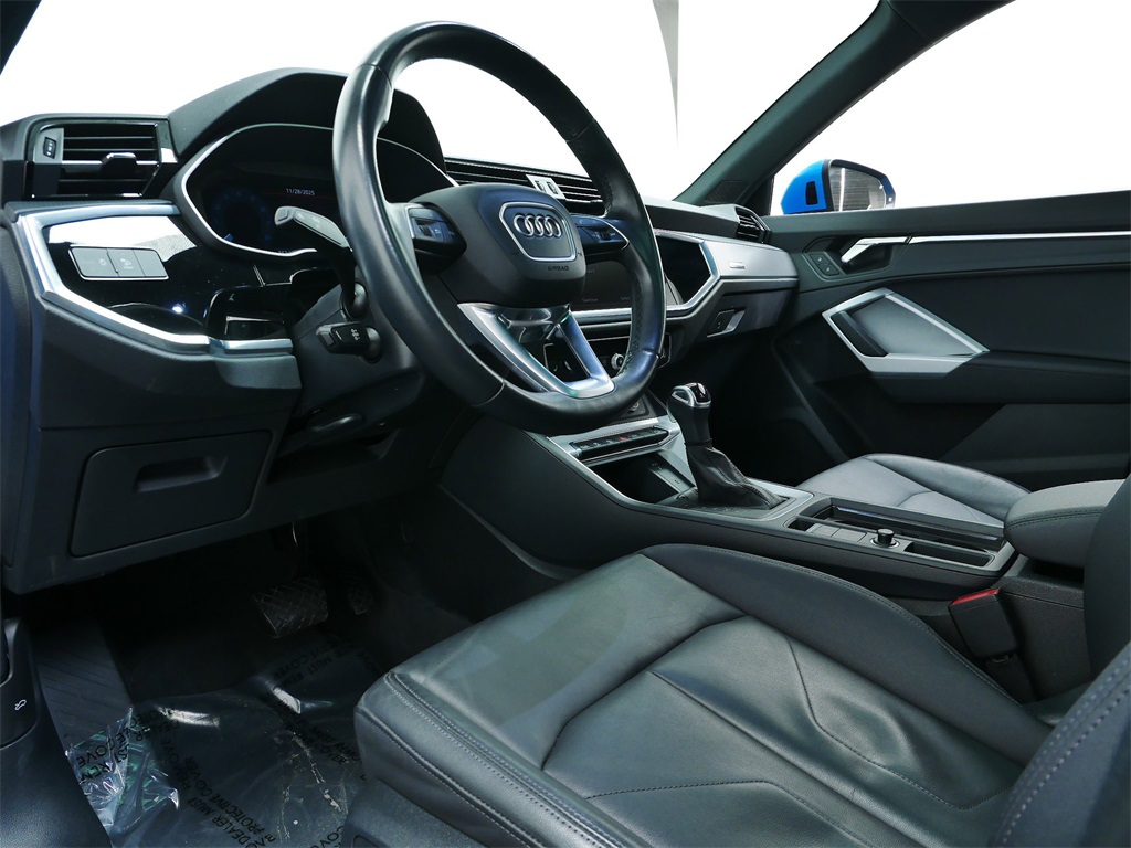 2023 Audi Q3 S line Premium photo 4